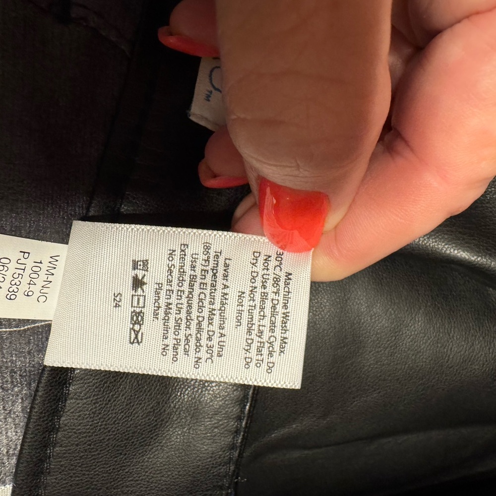 NWT FALL/WINTER Women's Black Faux Leather Pants SIZE: 16 #X - Picture 8 of 8